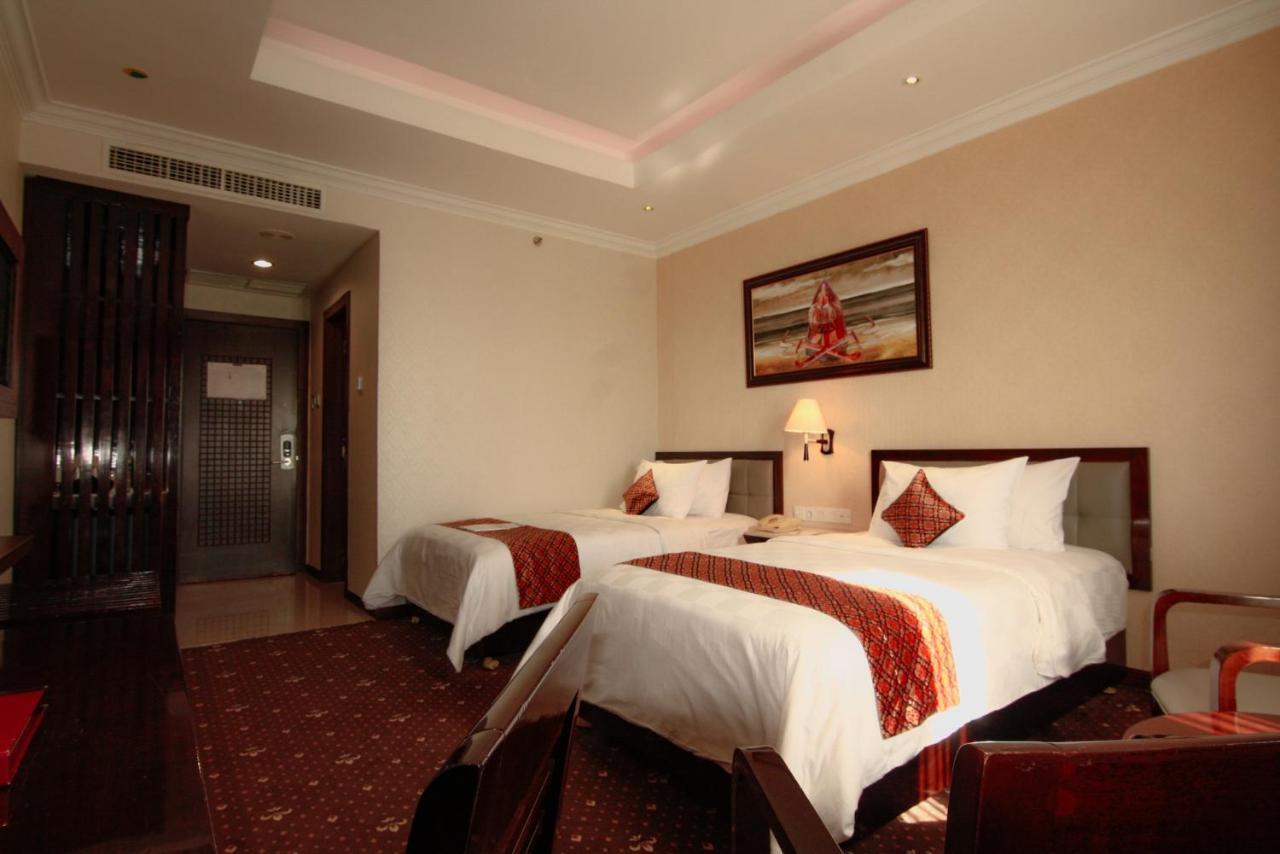 Hermes Palace Hotel Banda Aceh Esterno foto