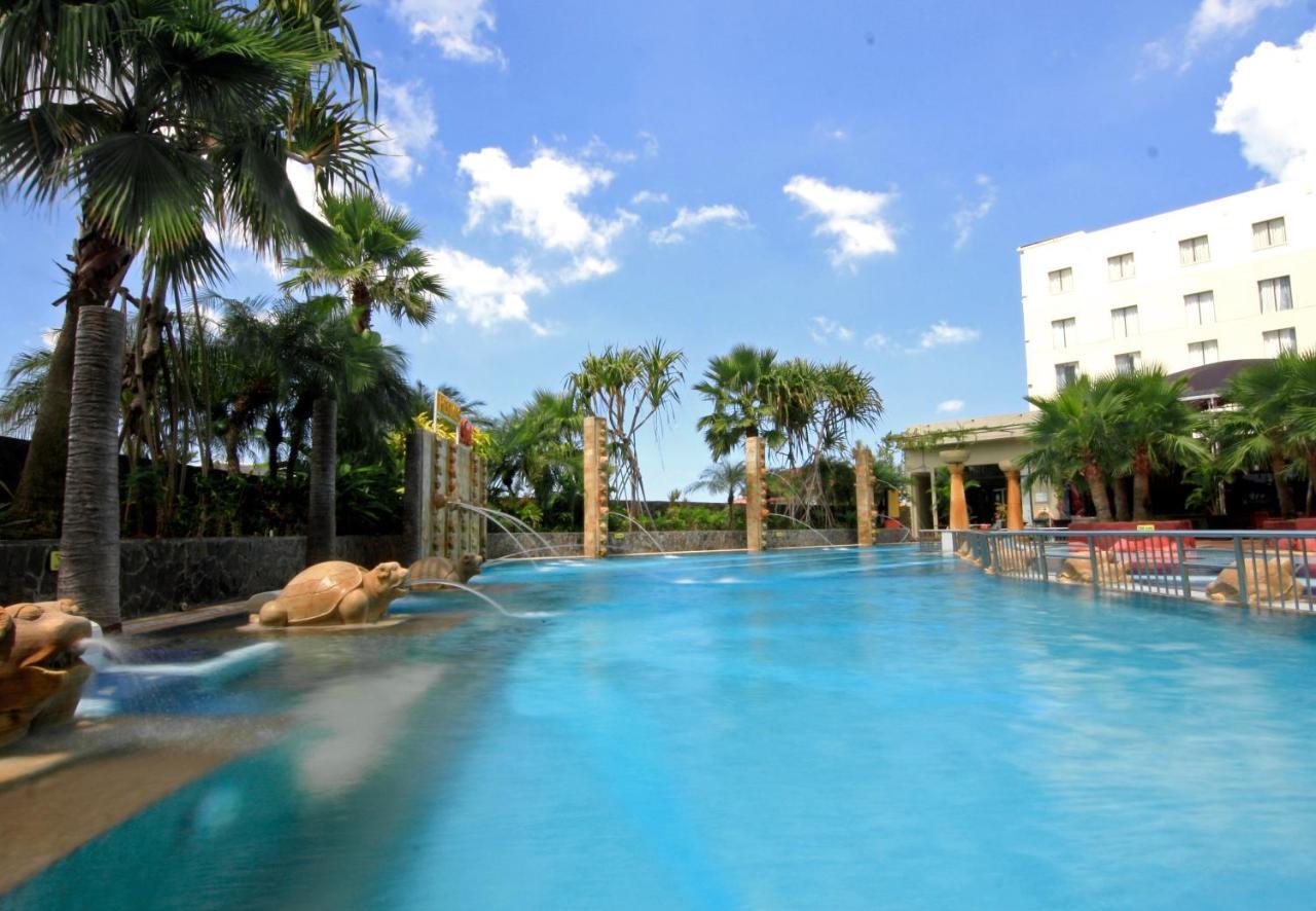 Hermes Palace Hotel Banda Aceh Esterno foto