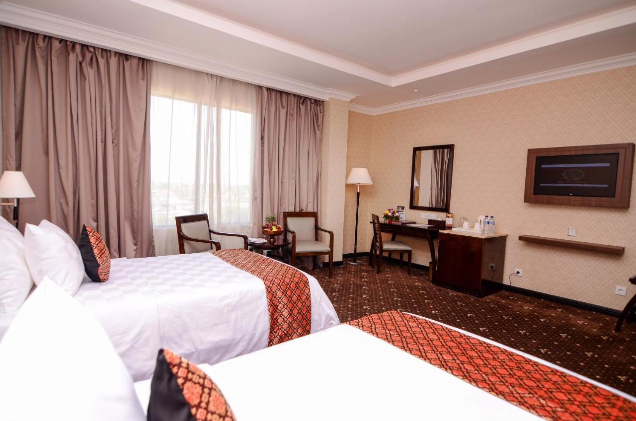 Hermes Palace Hotel Banda Aceh Esterno foto